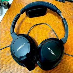 Bose AE2W Headphones .
